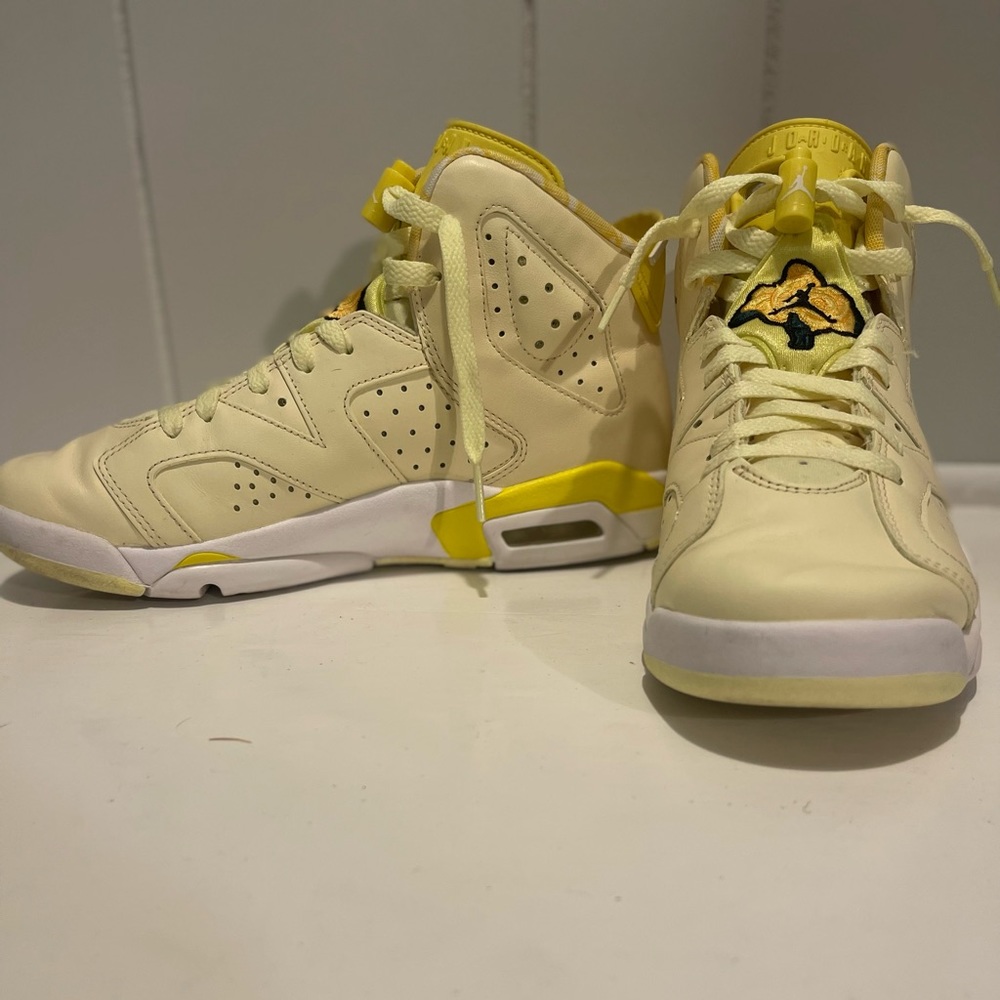 Air Jordan retro 6 dynamic yellow floral size 7 kids